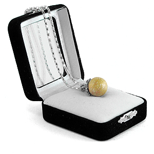 Аромакулон "Фантазия", камень - сардоникс, на цепочке, в подарочной упаковке 6х5 см